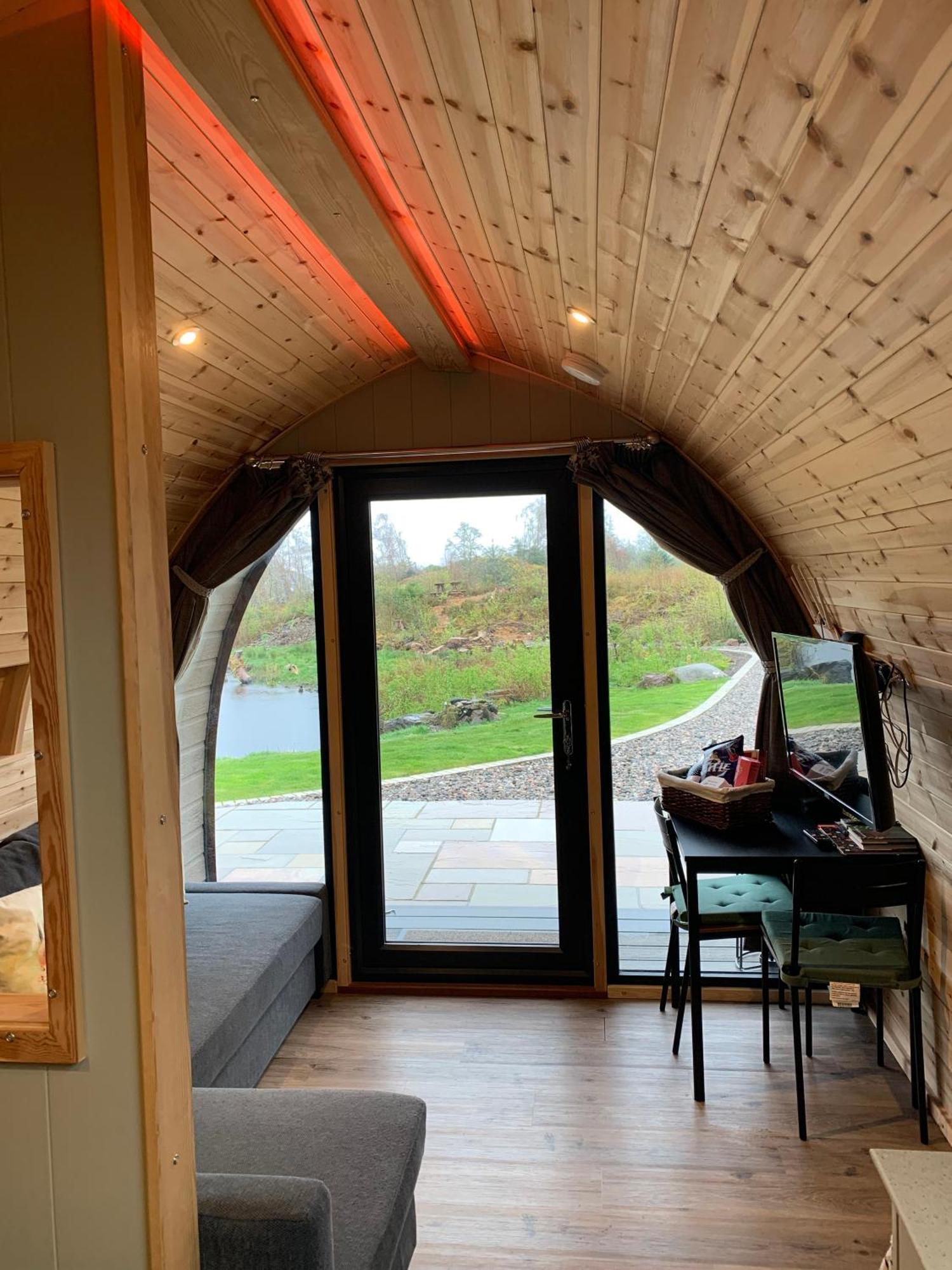 Villa Red Squirrel Pod With Hot Tub à Oban Extérieur photo